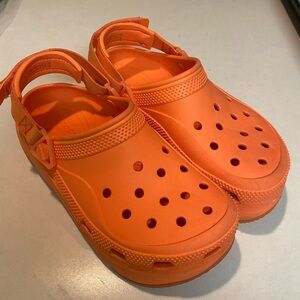 CROCS XSCAPE CLOGS ORANGE MULES VELCRO STRAPS PLATFORM MENS SZ 7 WOMENS SZ 9